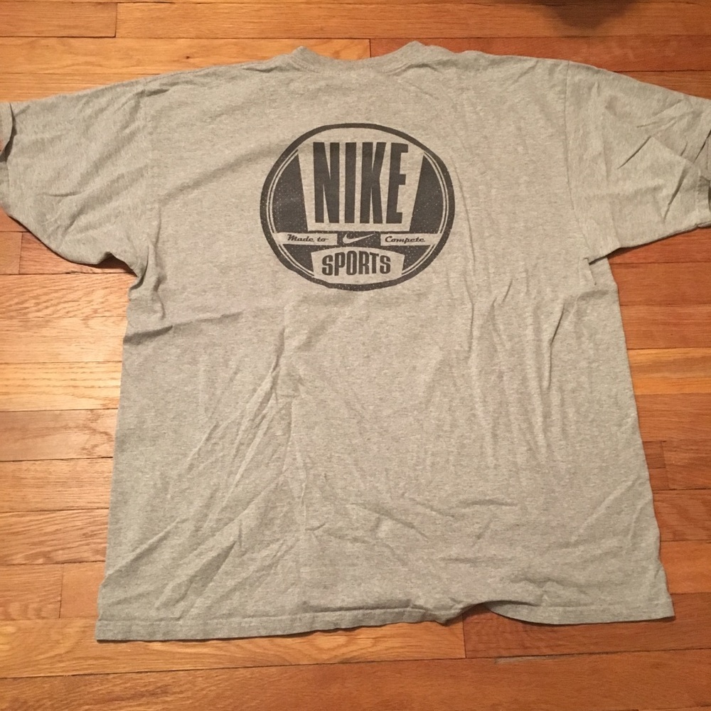 VINTAGE MEN'S NIKE GRAPHIC TEE